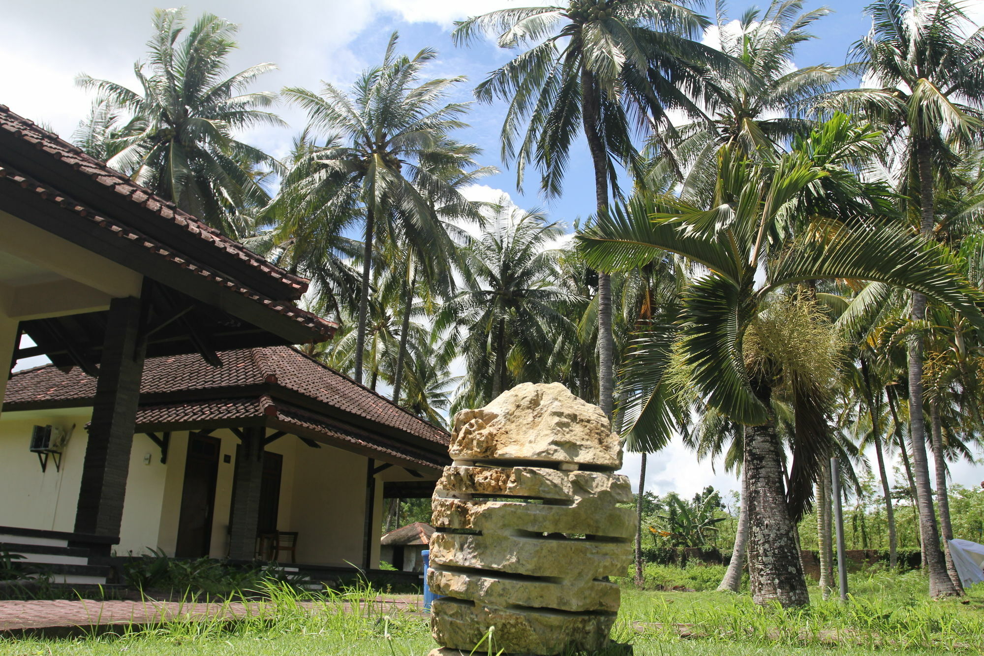 Kuta Indah Hotel Exterior photo