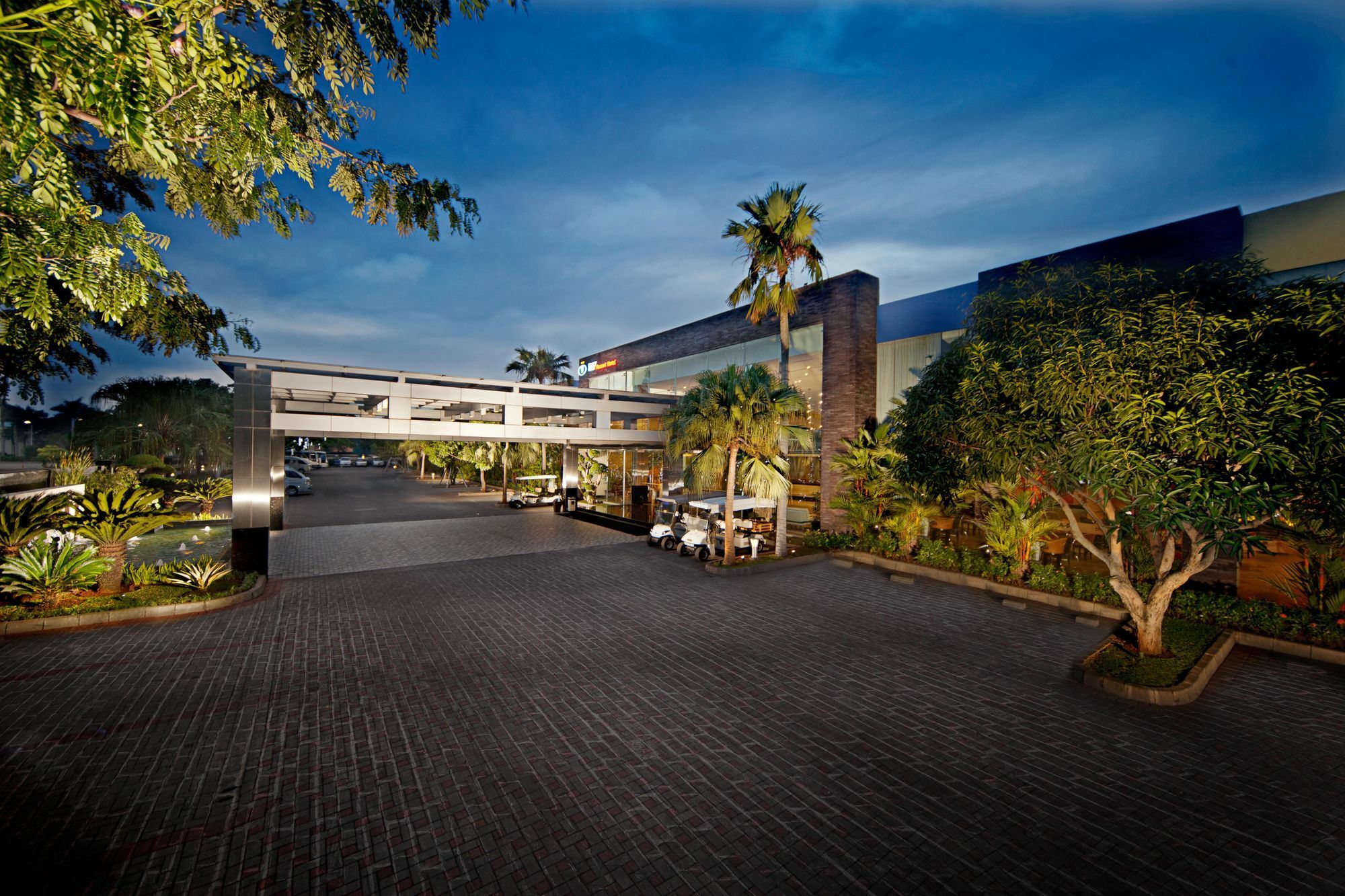 Fm7 Resort Hotel - Jakarta Airport Tangerang Exterior photo