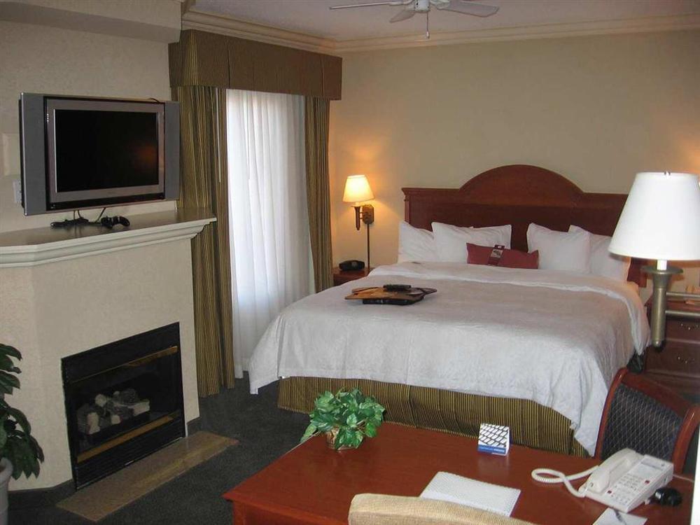 Hampton Inn & Suites Clinton Room photo