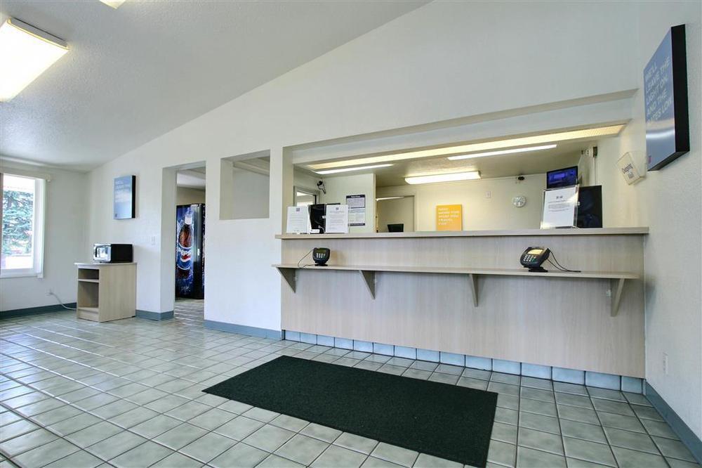 Travelodge By Wyndham Lansing Interior photo