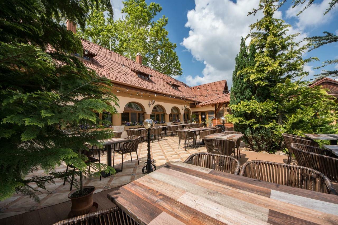 Platan Garden Rooms & Restaurant Hajduszoboszlo Exterior photo