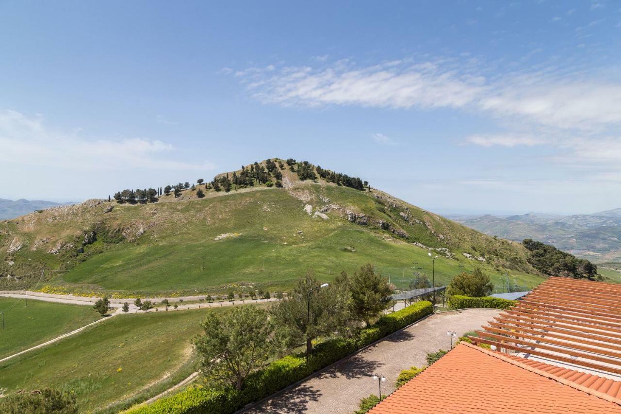 Pigna D'Oro Country Hotel Santo Stefano Quisquina Exterior photo