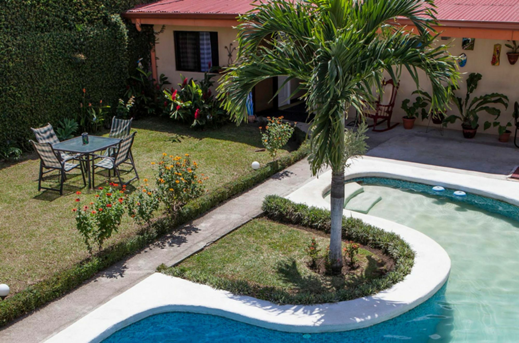 Berlor Airport Inn Alajuela Exterior photo