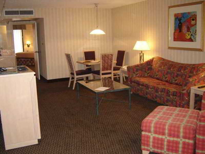 Embassy Suites Birmingham Room photo