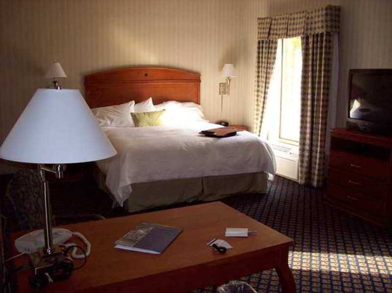 Hampton Inn And Suites Jamestown Room photo