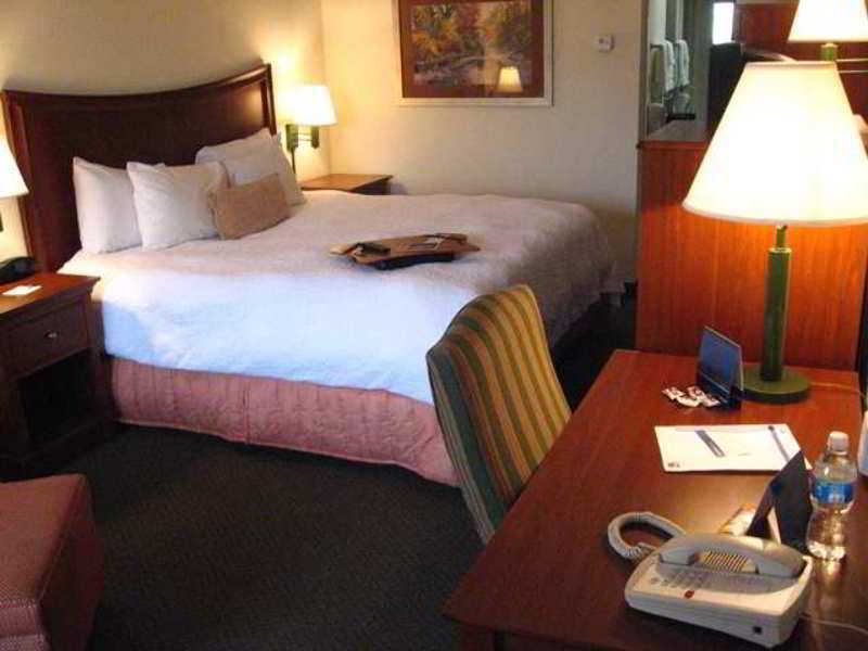 Hampton Inn & Suites-Knoxville/North I-75 Room photo