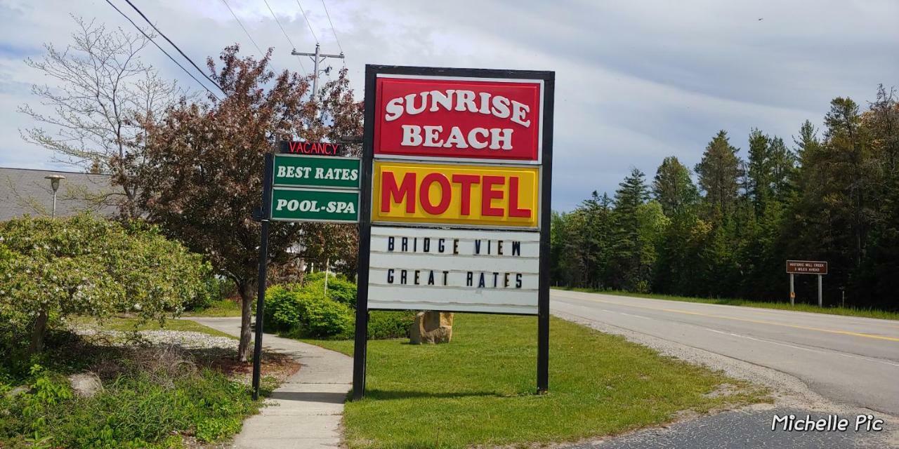 Sunrise Beach Motel Mackinaw City Exterior photo