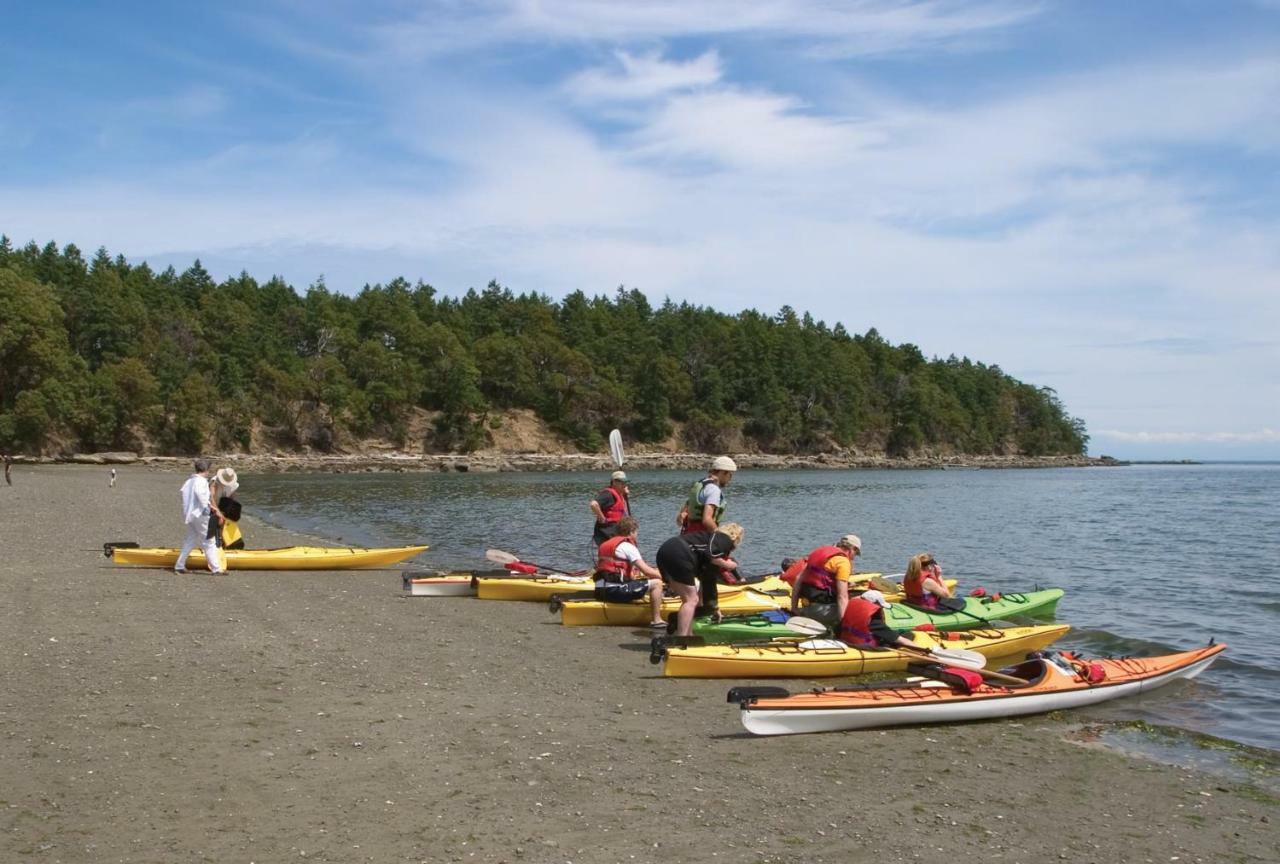 Mayne Island Resort Bennett Bay Exterior photo