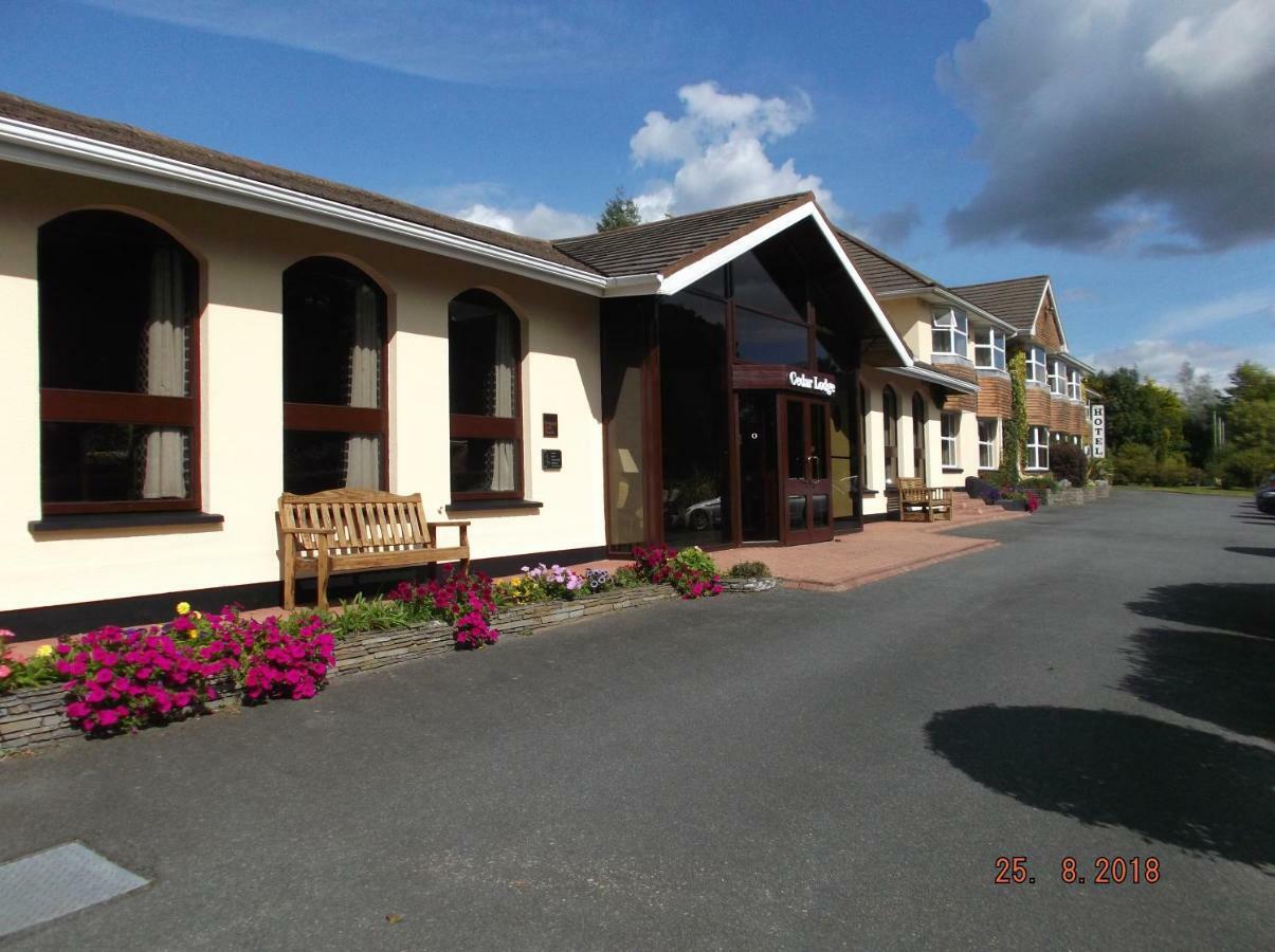 Cedar Lodge Hotel & Restaurant Newbawn Exterior photo