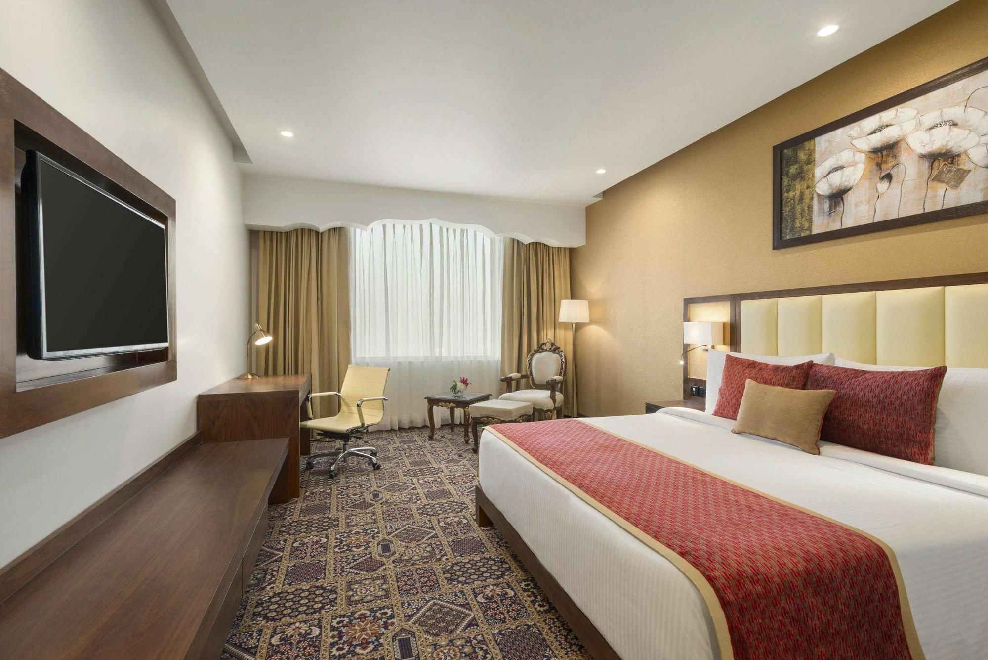 Ramada Plaza By Wyndham Agra Hotel Agra  Exterior photo