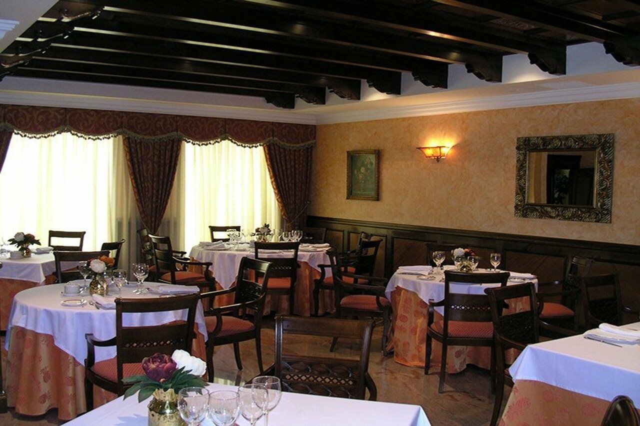 Santiago Hotel Linares  Restaurant photo