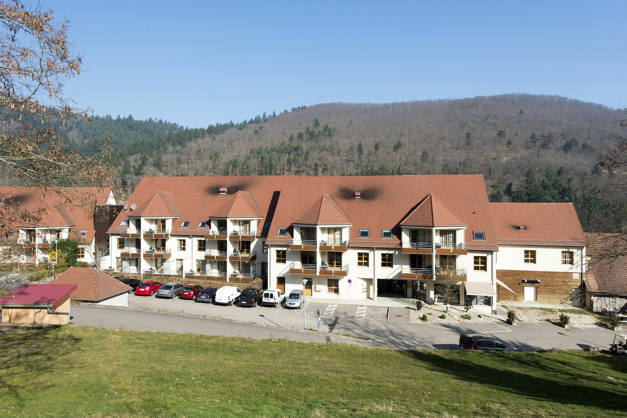 Goelia Le Domaine Du Golf Aparthotel Ammerschwihr Exterior photo