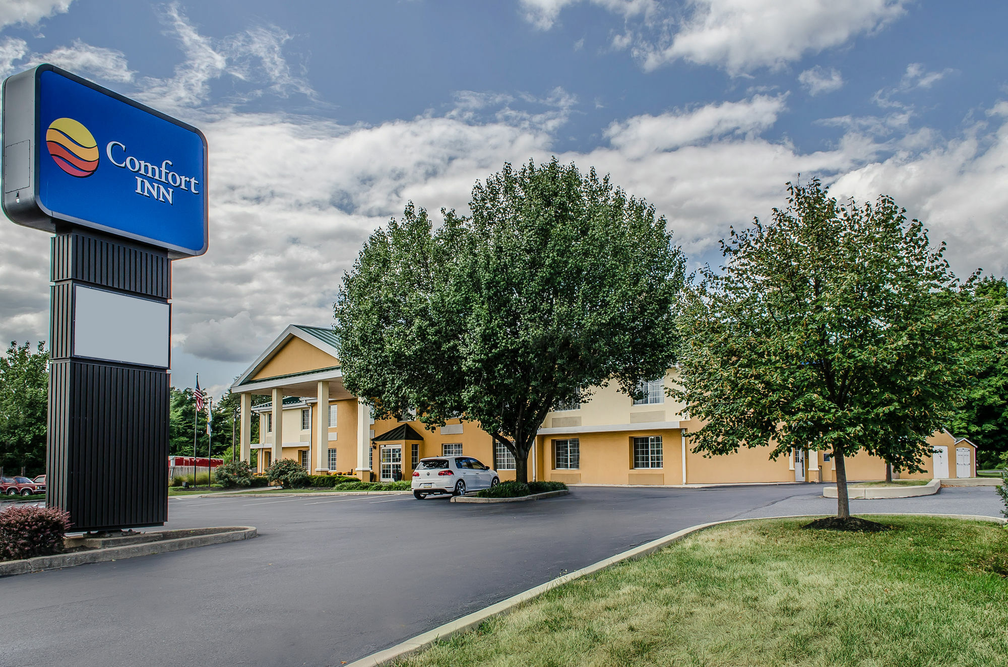 Baymont By Wyndham Harrisburg Hotel Exterior photo