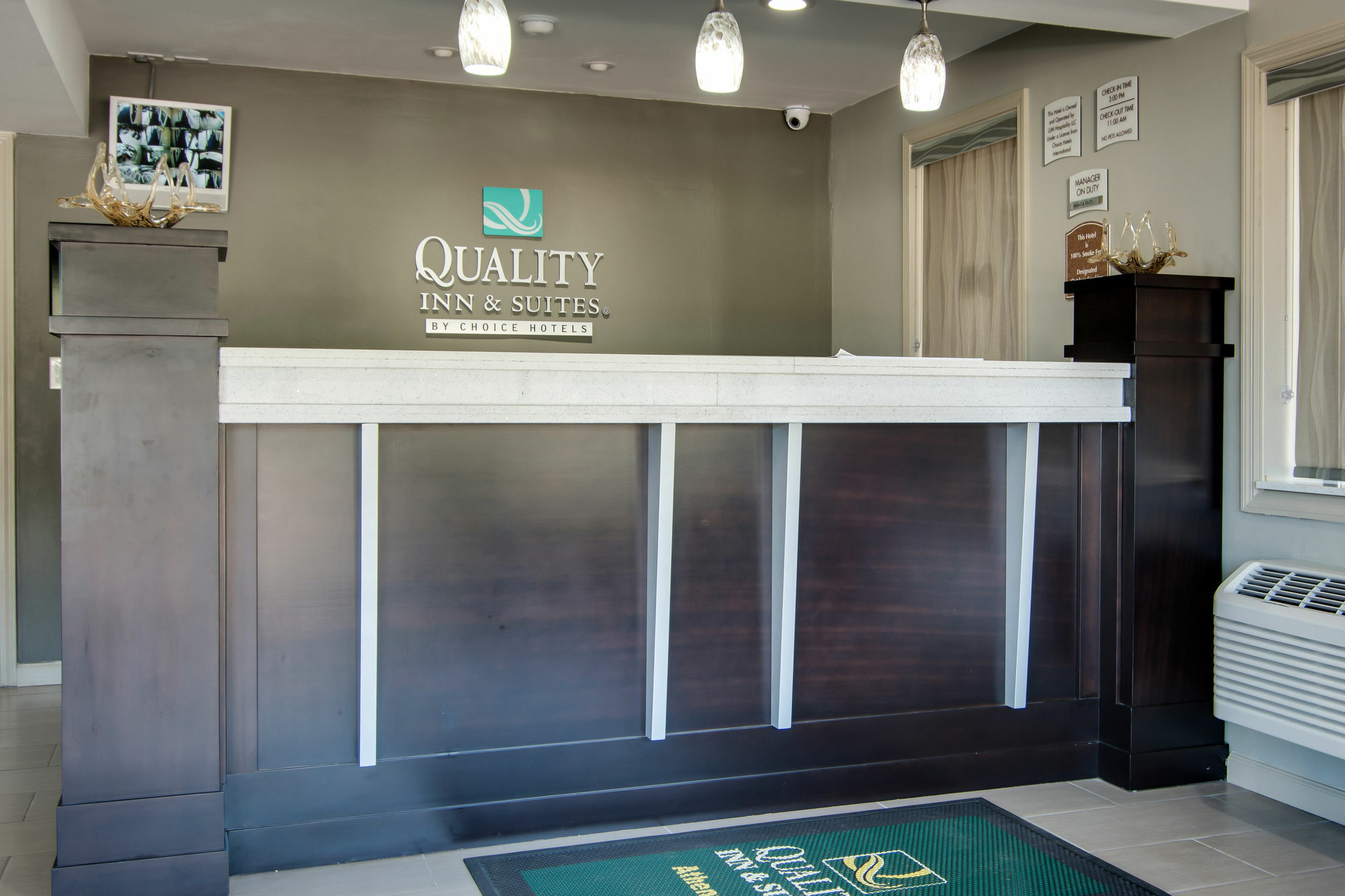 Quality Inn & Suites Athens University Area Exterior photo