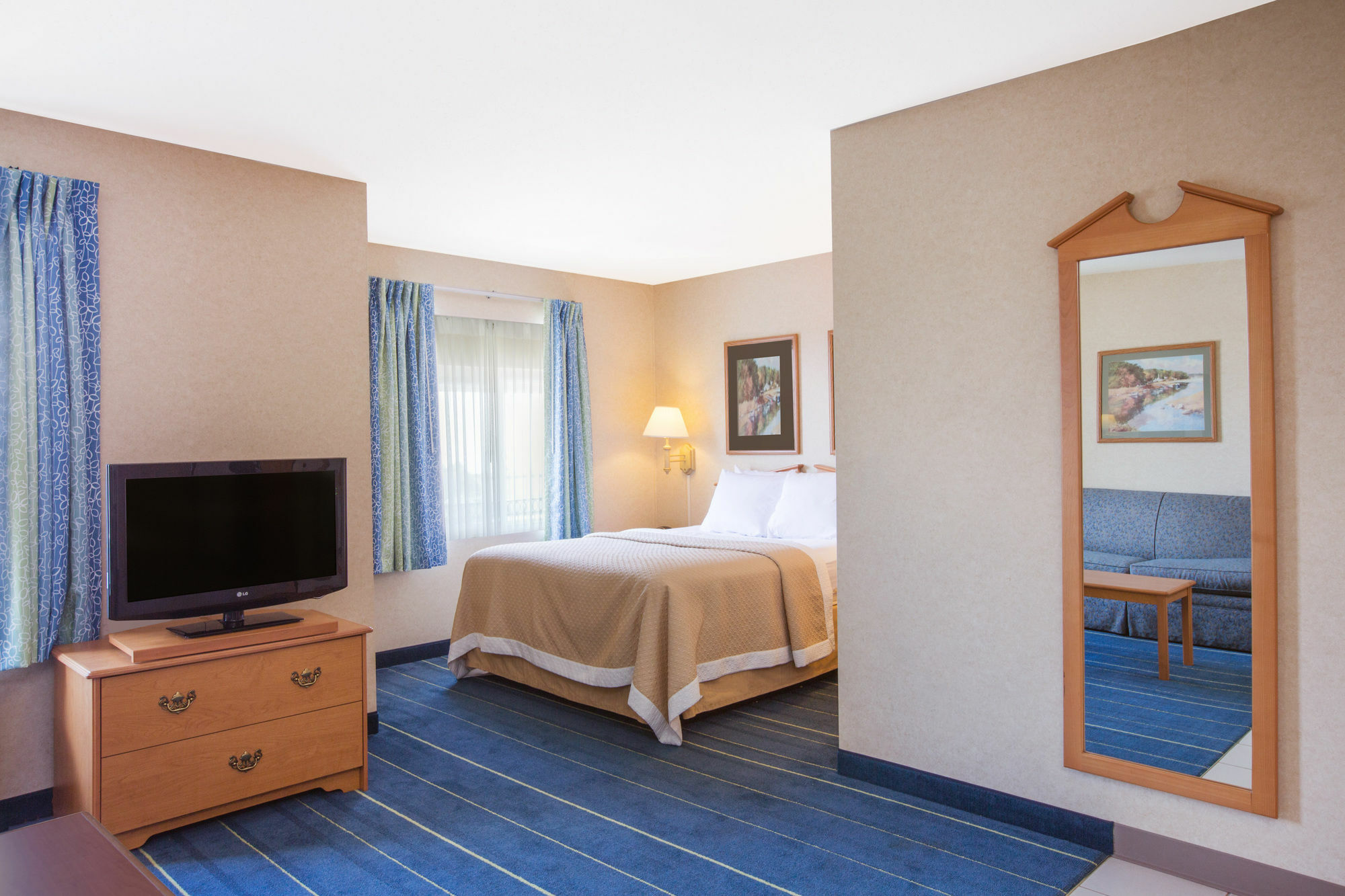 Days Inn & Suites By Wyndham Bridgeport - Clarksburg Exterior photo