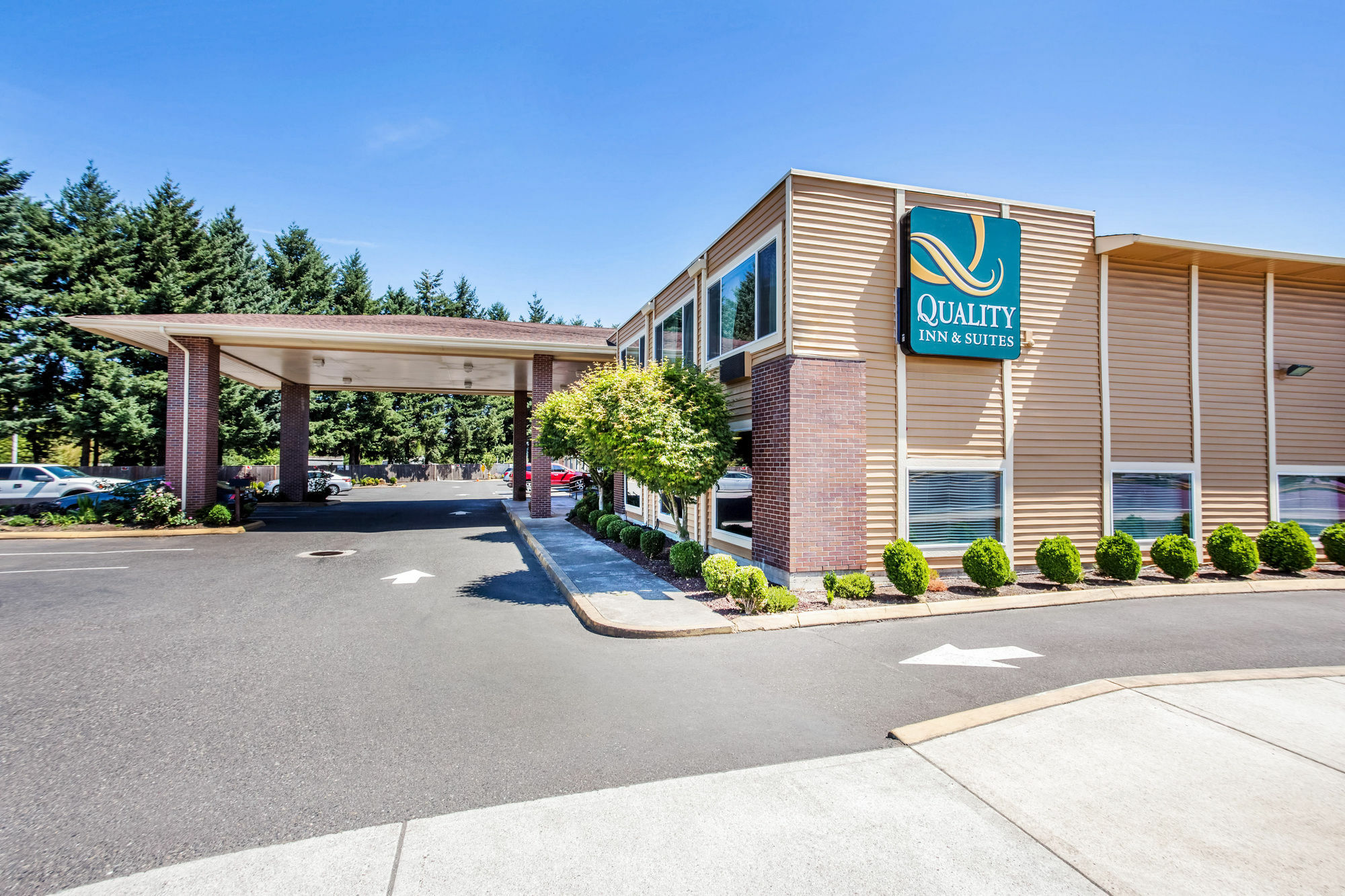 Quality Inn & Suites Vancouver North Exterior photo