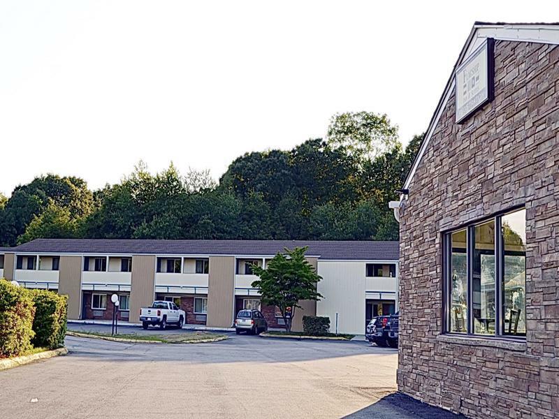 Flagship Inn & Suites Groton Exterior photo