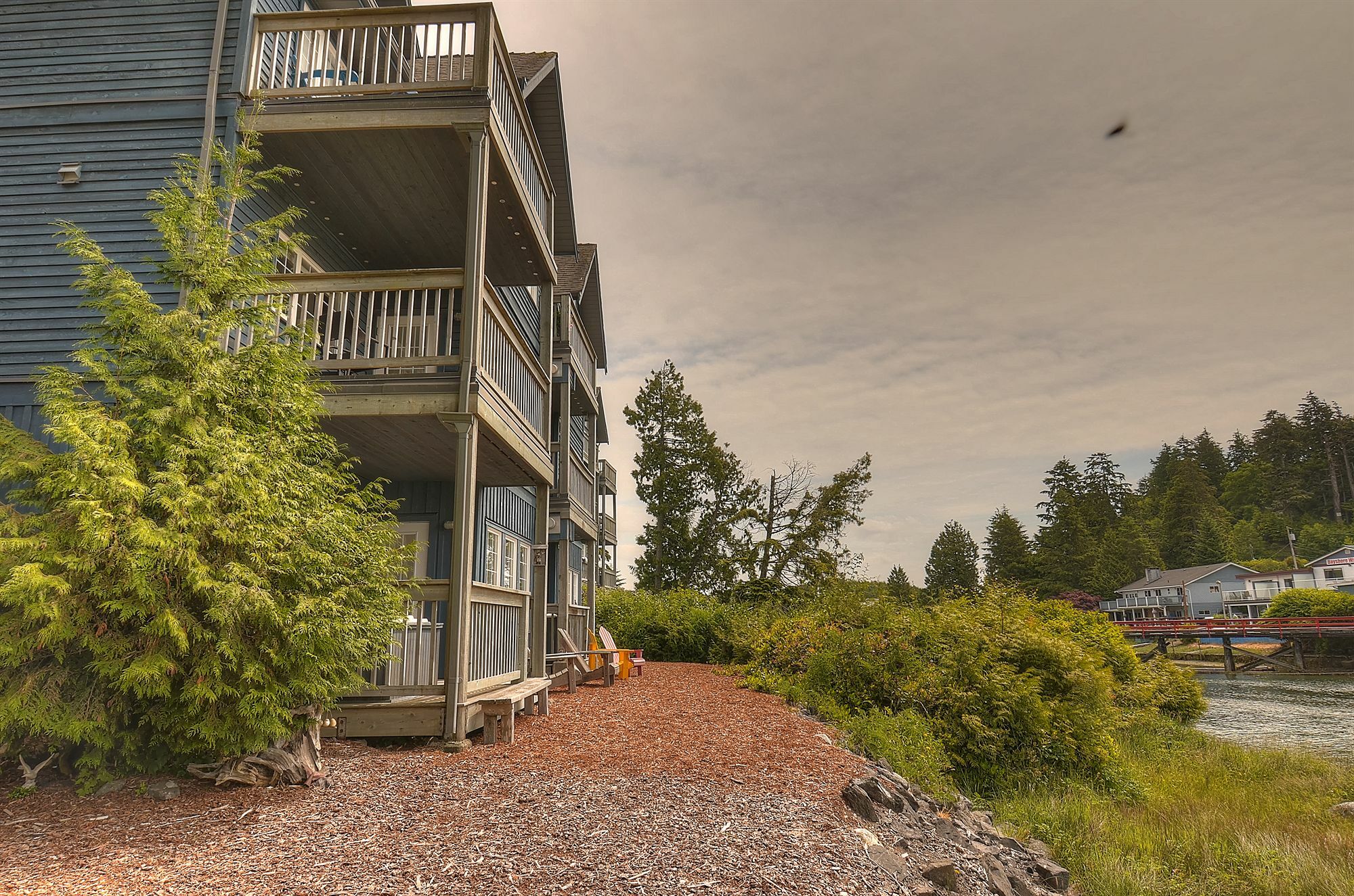 Waters Edge Shoreside Suites Ucluelet Exterior photo