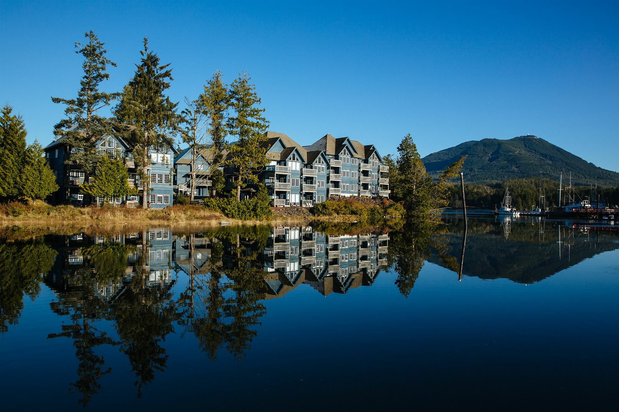 Waters Edge Shoreside Suites Ucluelet Exterior photo