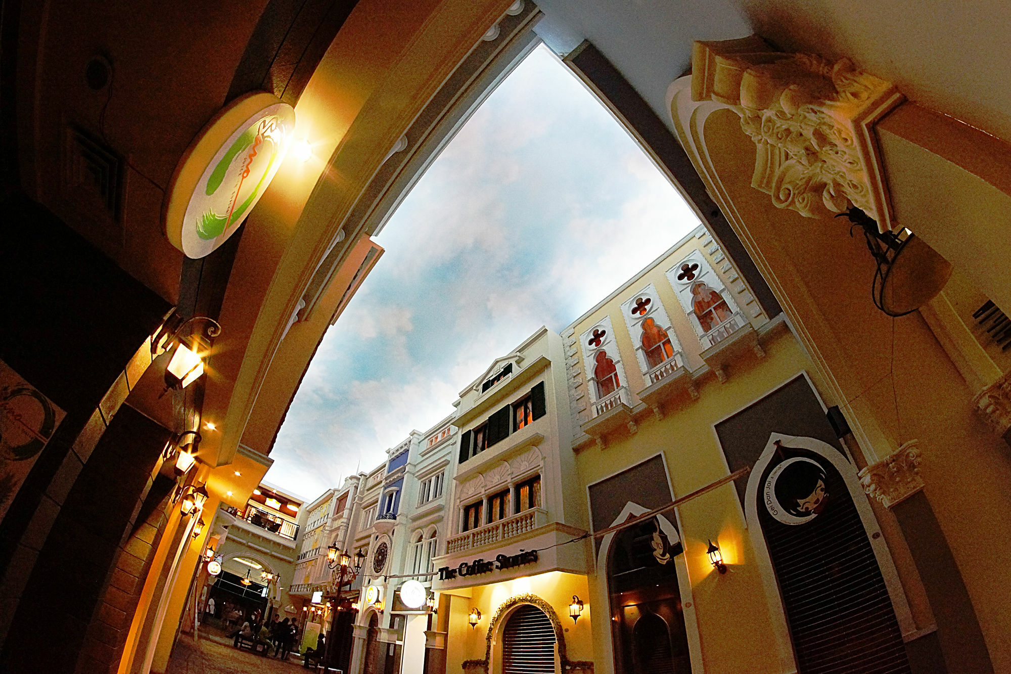 The Square Surabaya Hotel Powered By Archipelago Exterior photo
