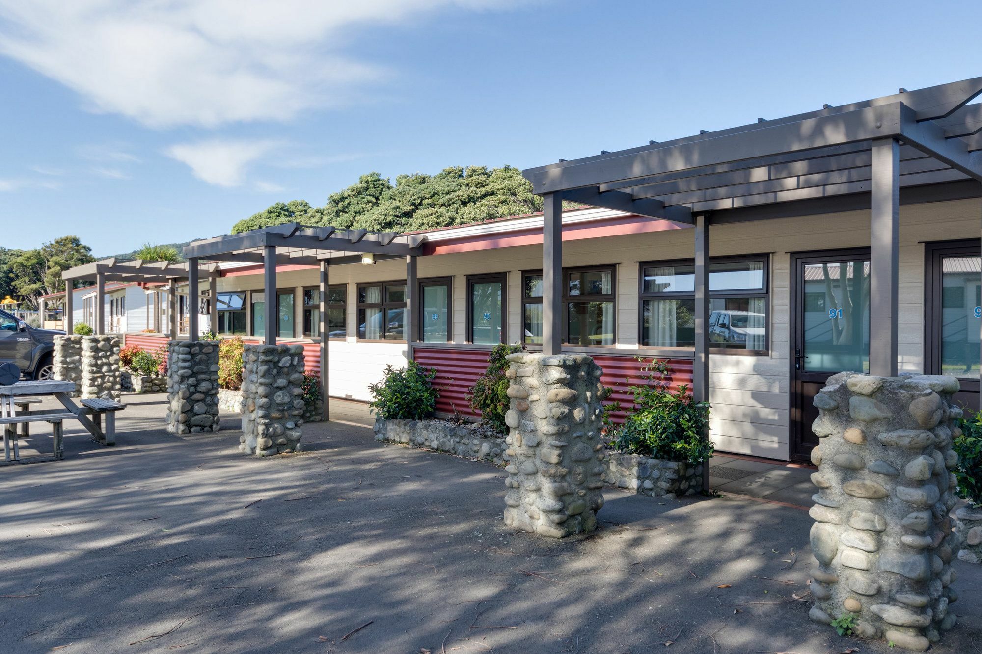 Wellington Top 10 Holiday Park Lower Hutt Exterior photo