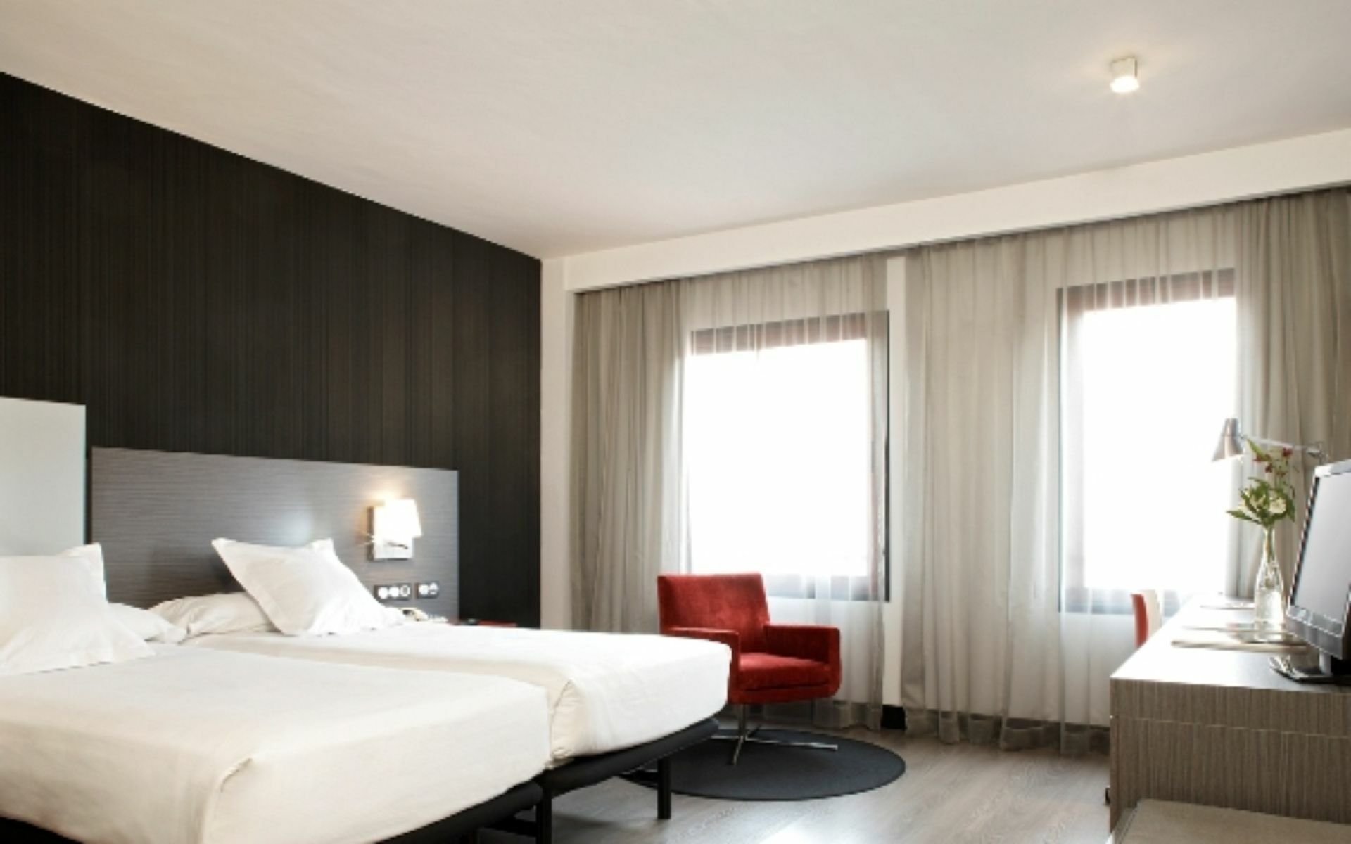 Ilunion Suites Madrid Room photo