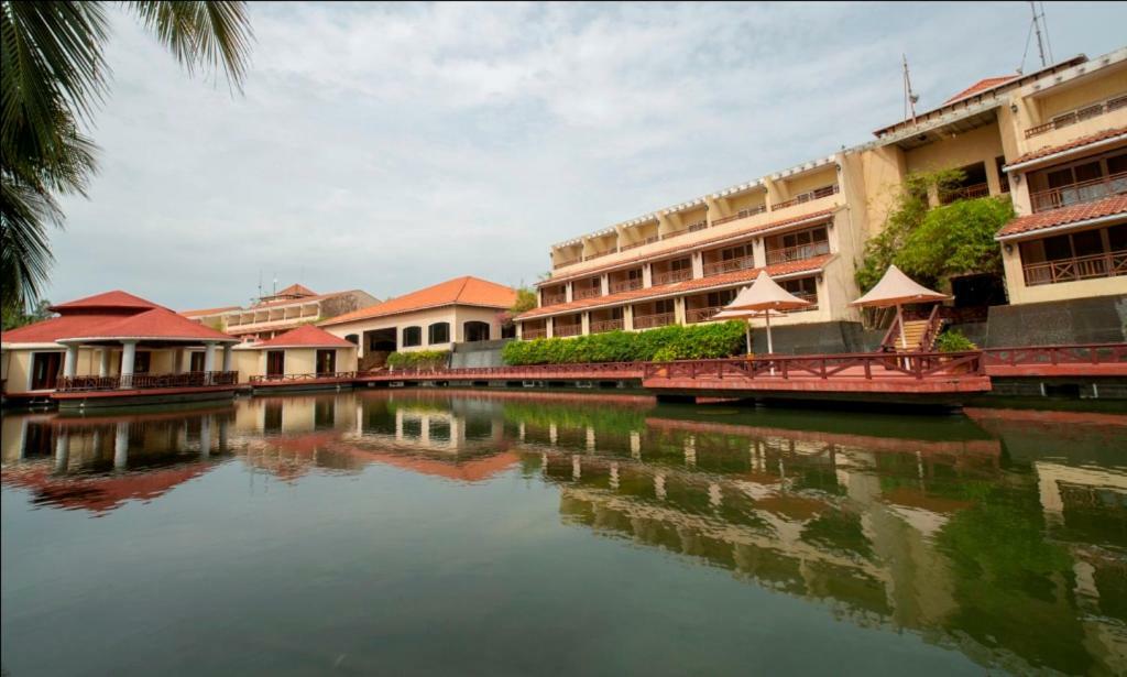 Ocean Spray Hotel Kalapettai Exterior photo