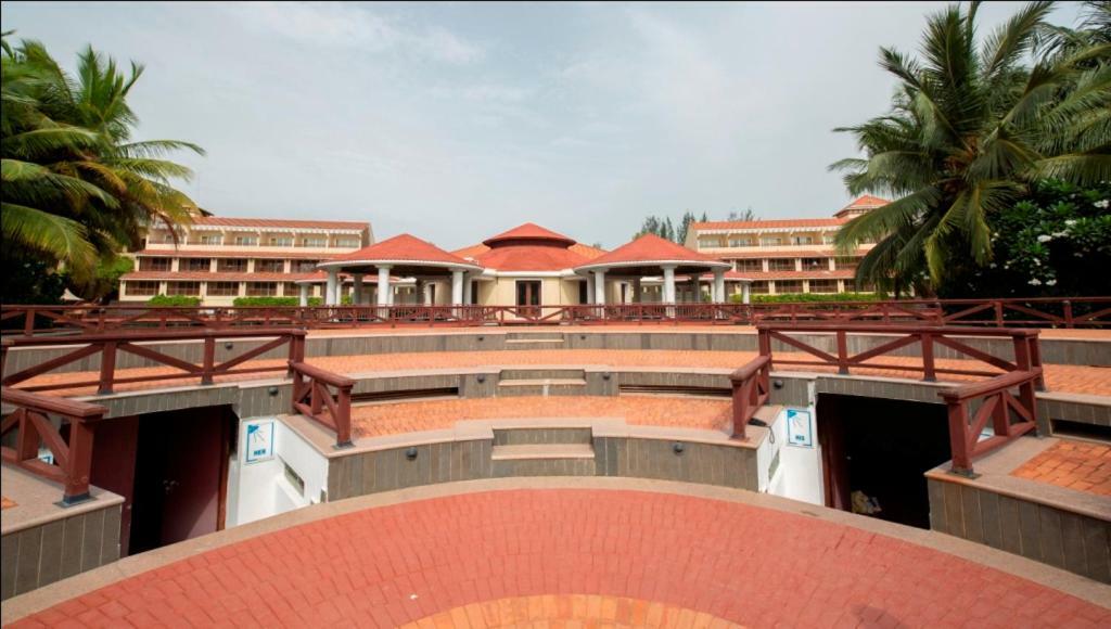 Ocean Spray Hotel Kalapettai Exterior photo