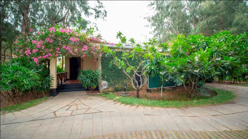 Ocean Spray Hotel Kalapettai Exterior photo