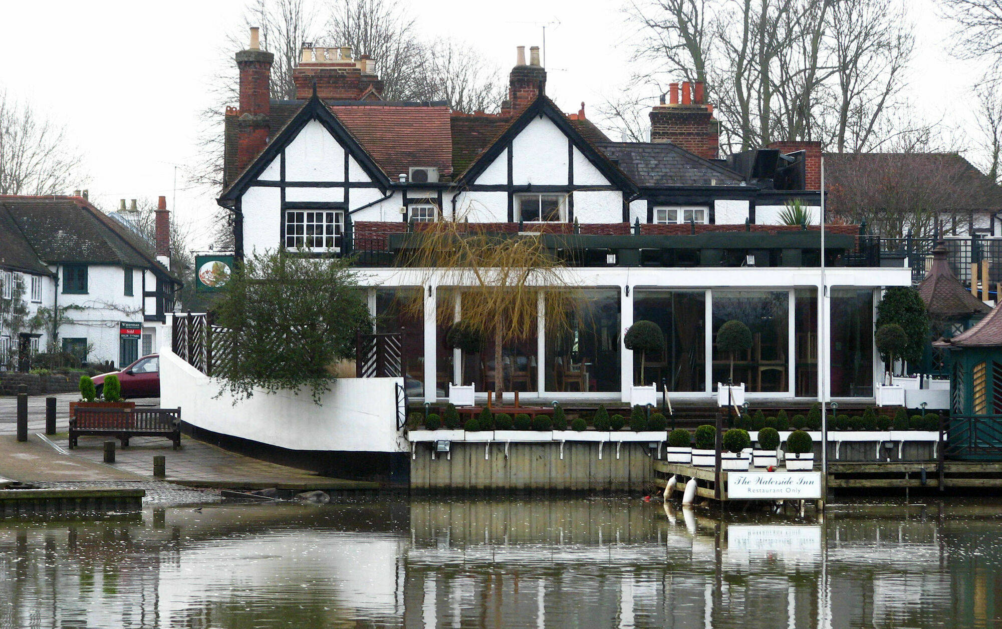 The Waterside Inn Mississauga Exterior photo