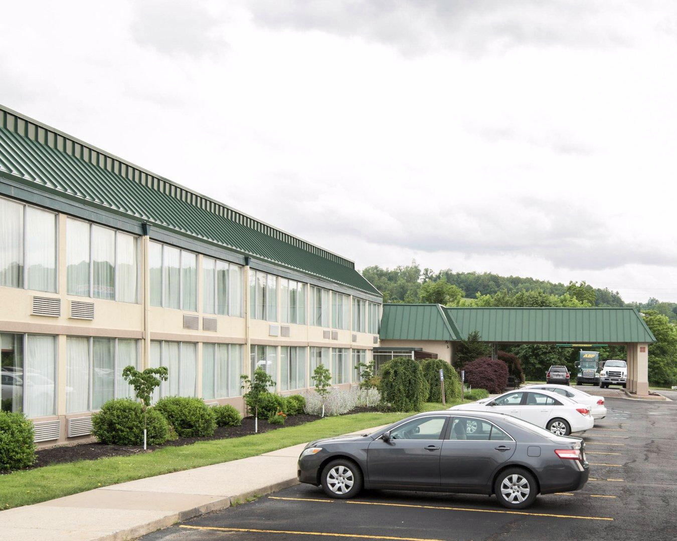 Clarion Inn Fairmont Exterior photo