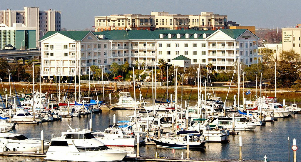 Courtyard Charleston Waterfront Hotel Exterior photo