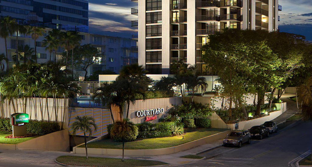 Courtyard Miami Coconut Grove Hotel Exterior photo