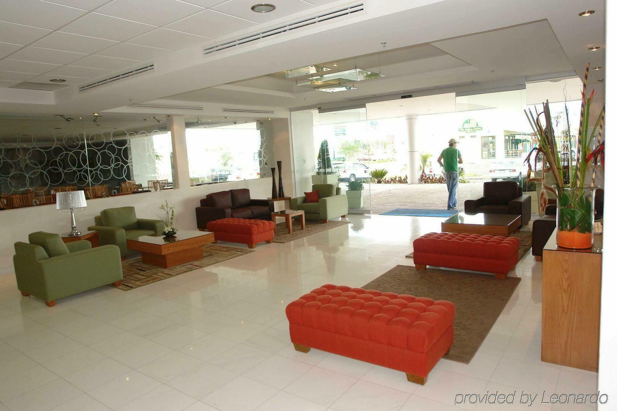 Holiday Inn Express & Suites Irapuato Exterior photo