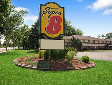 Super 8 By Wyndham Whitewater Wi Hotel Exterior photo