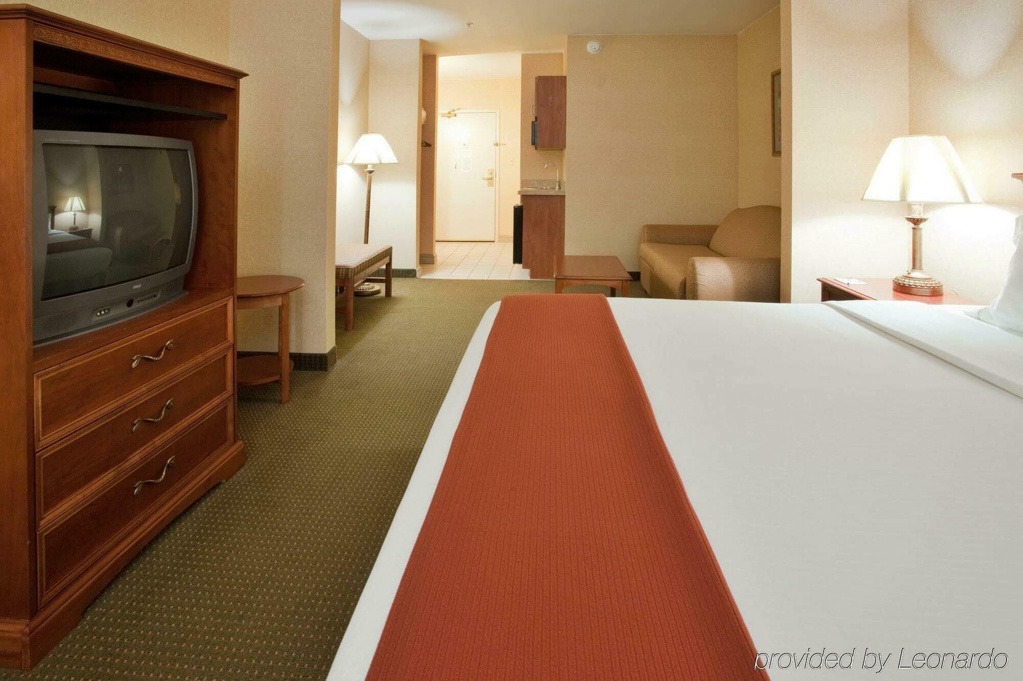 Holiday Inn Express Hotel & Suites Drums-Hazelton, An Ihg Hotel Room photo