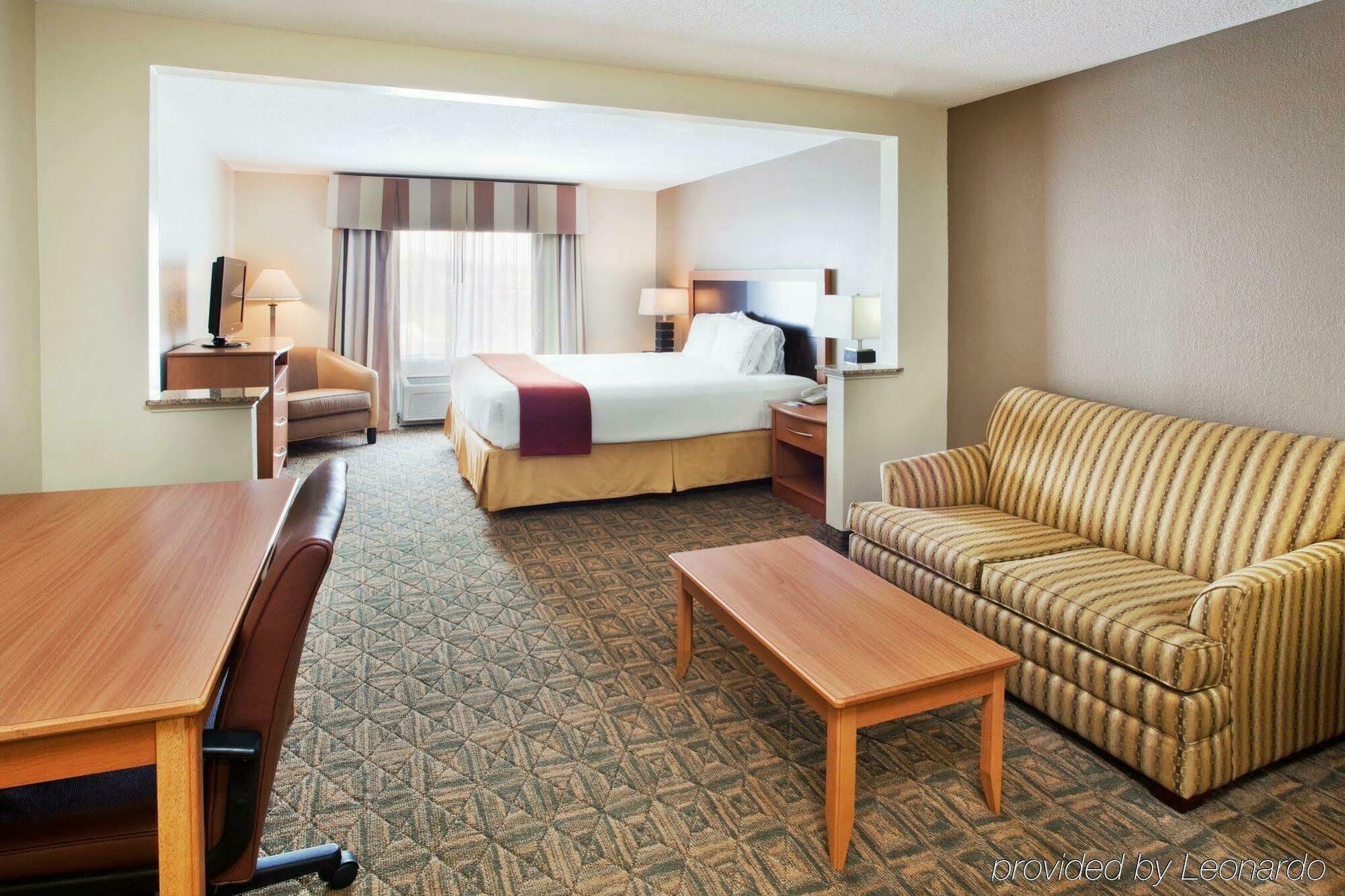 Holiday Inn Express & Suites Charlotte-Concord-I-85, An Ihg Hotel Room photo