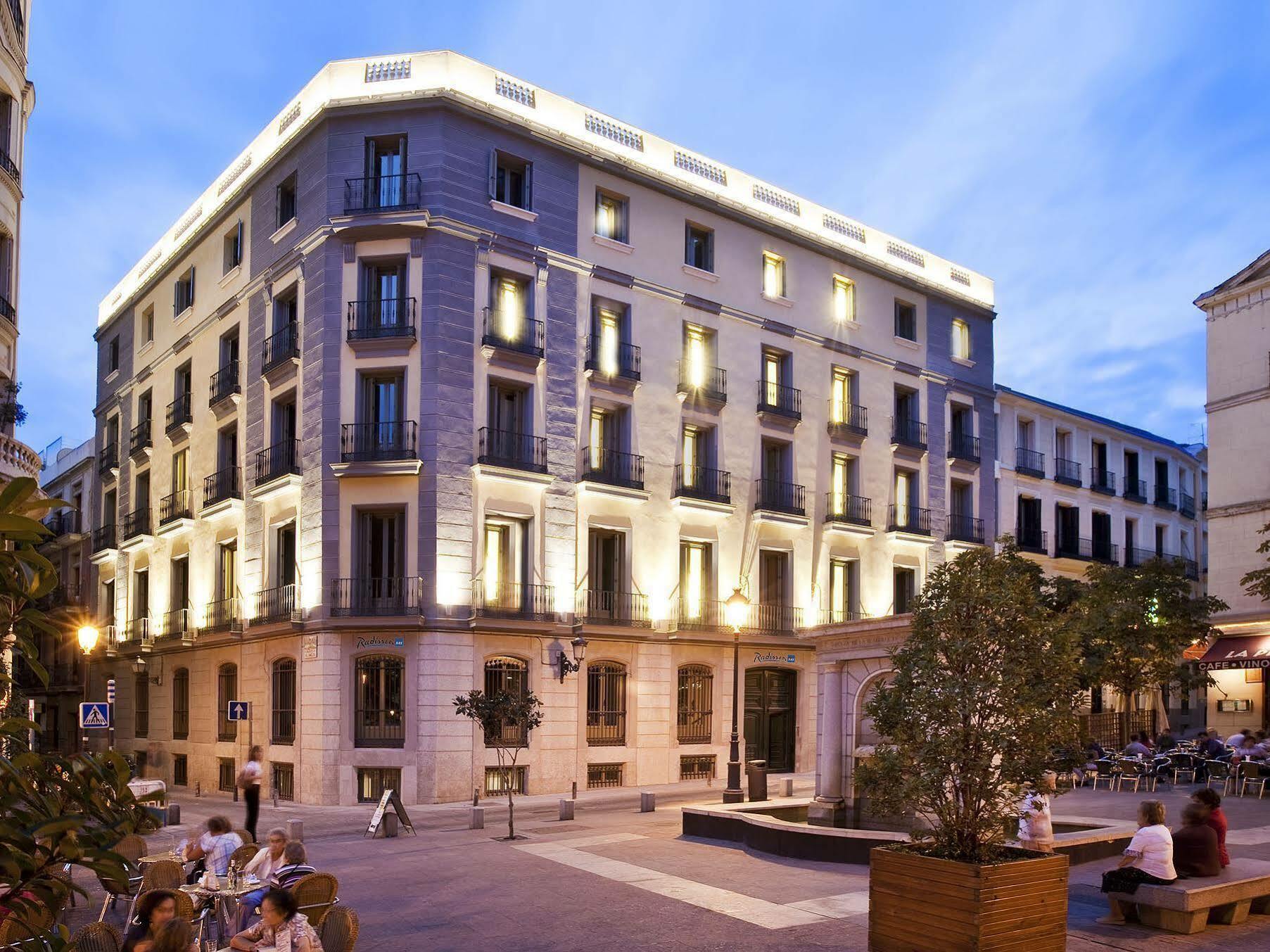 Radisson Blu Hotel, Madrid Prado Exterior photo