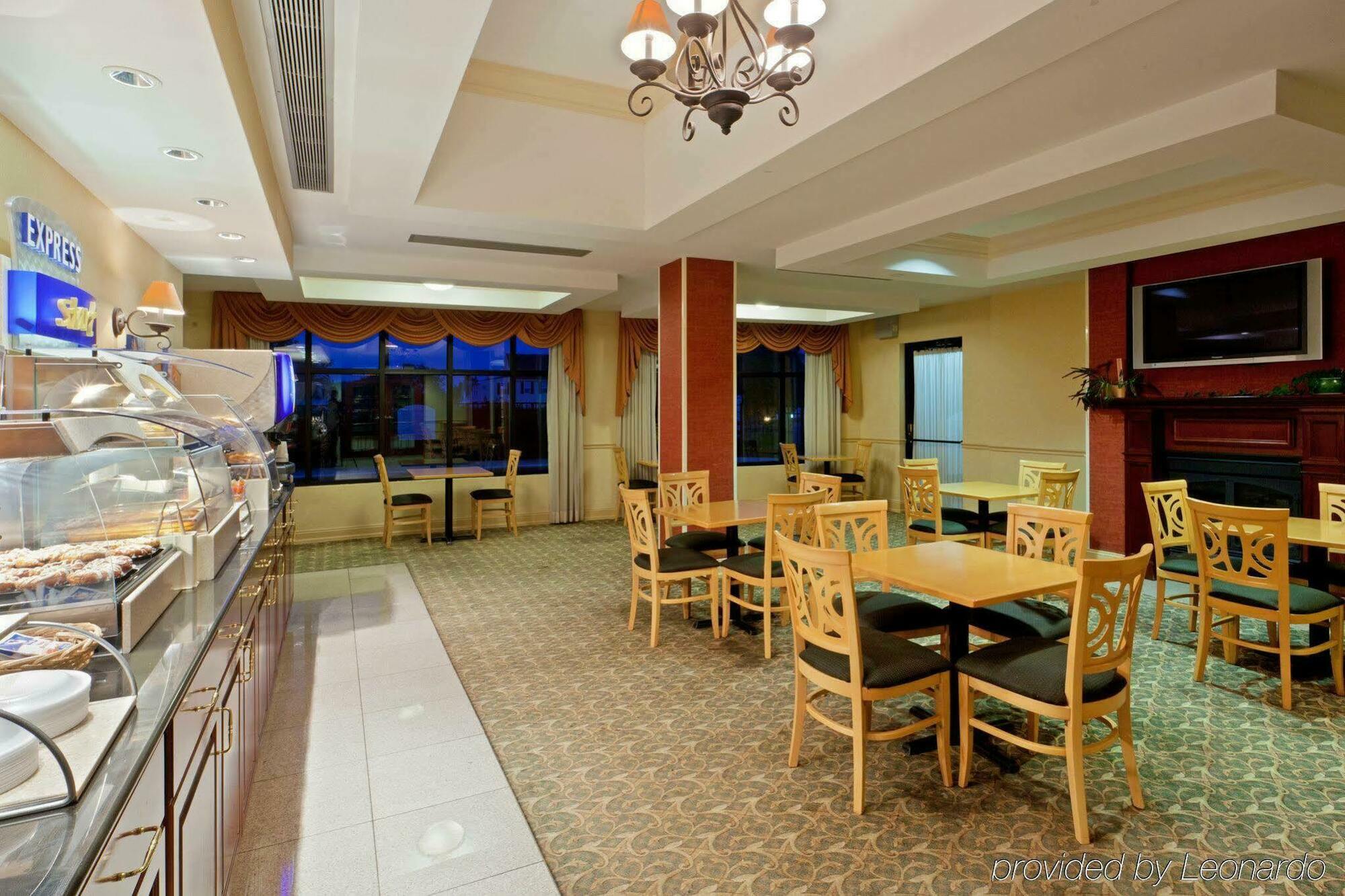 Holiday Inn Express Hotel & Suites-North East, An Ihg Hotel Restaurant photo