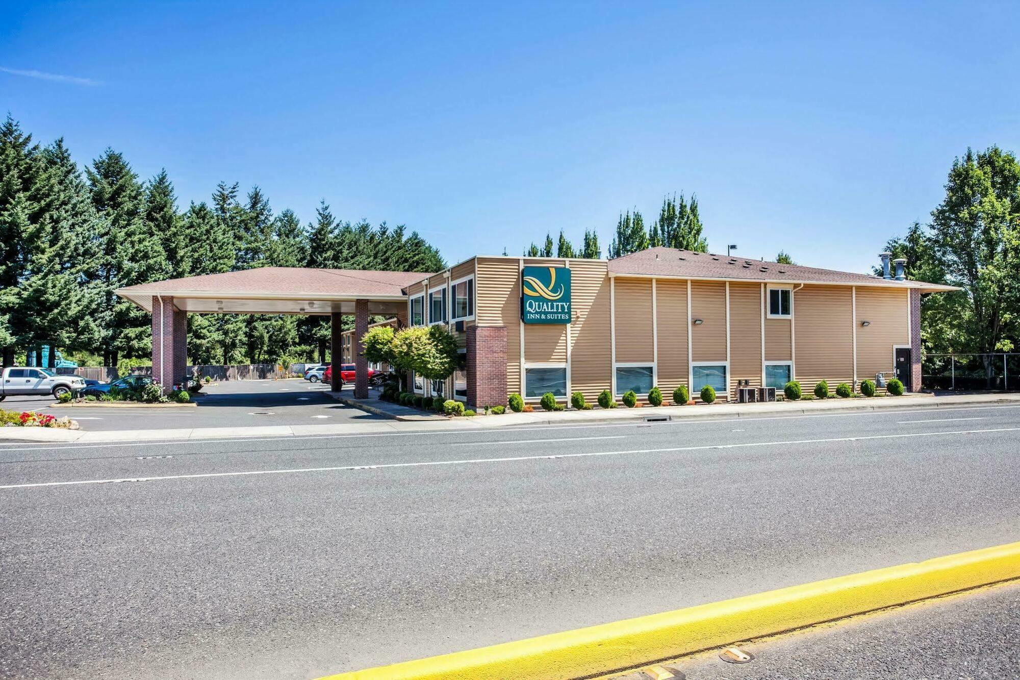 Quality Inn & Suites Vancouver North Exterior photo