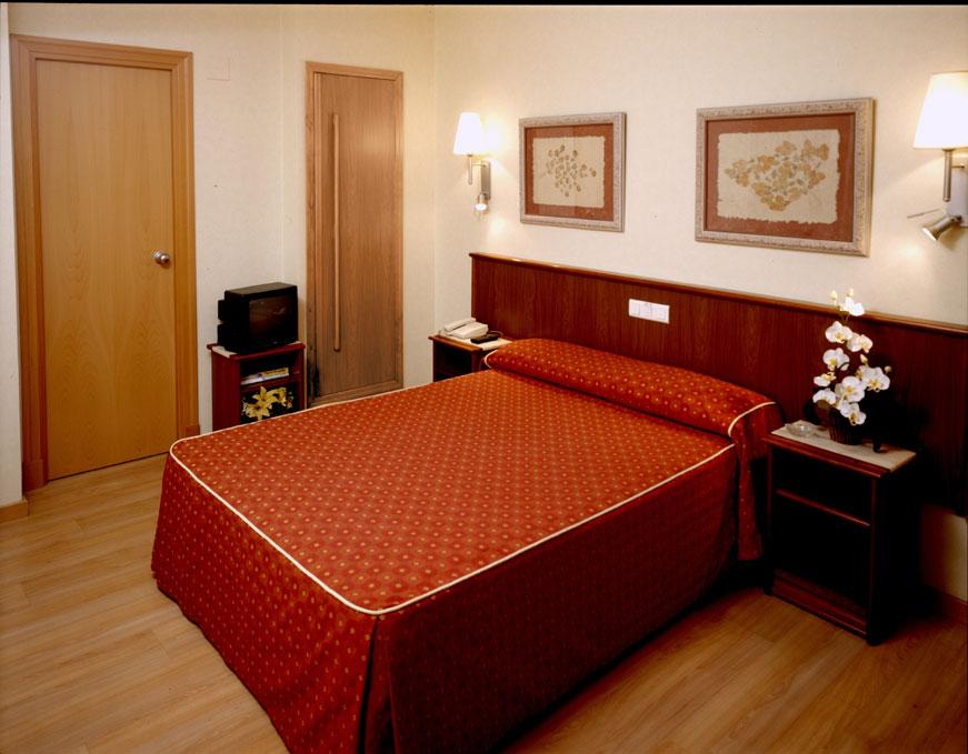 Hotel Conquistador Zaragoza Room photo