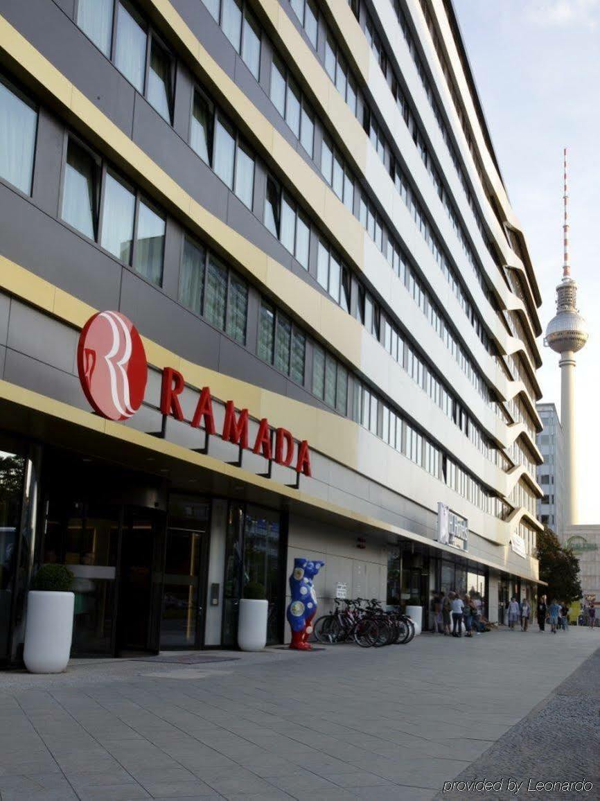 H4 Hotel Berlin Alexanderplatz Exterior photo