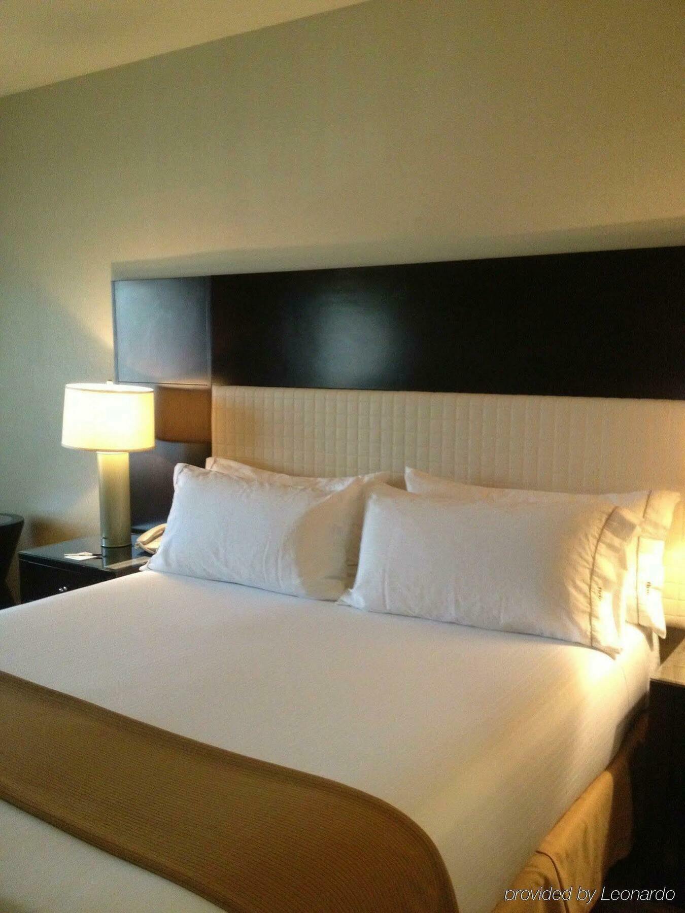 Holiday Inn Express & Suites Las Vegas Sw Springvalley, An Ihg Hotel Exterior photo