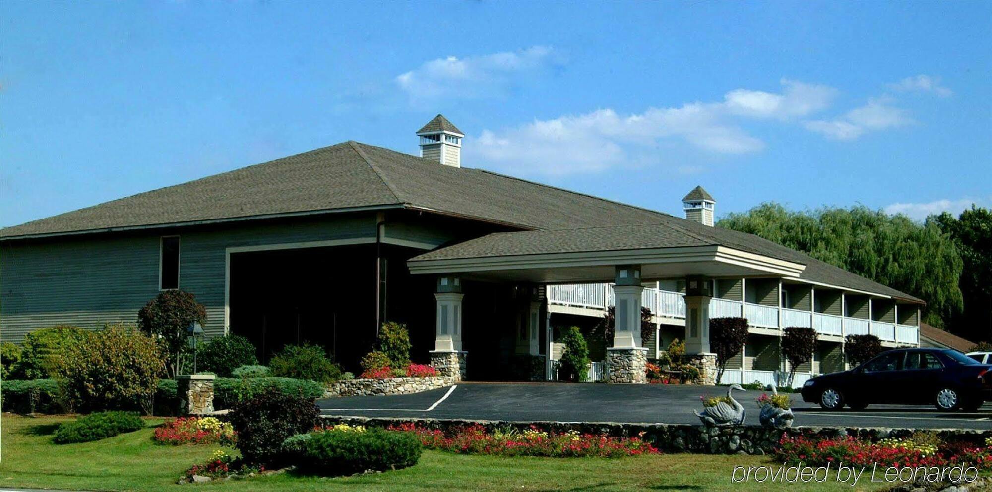 Hampton Falls Inn Exterior photo