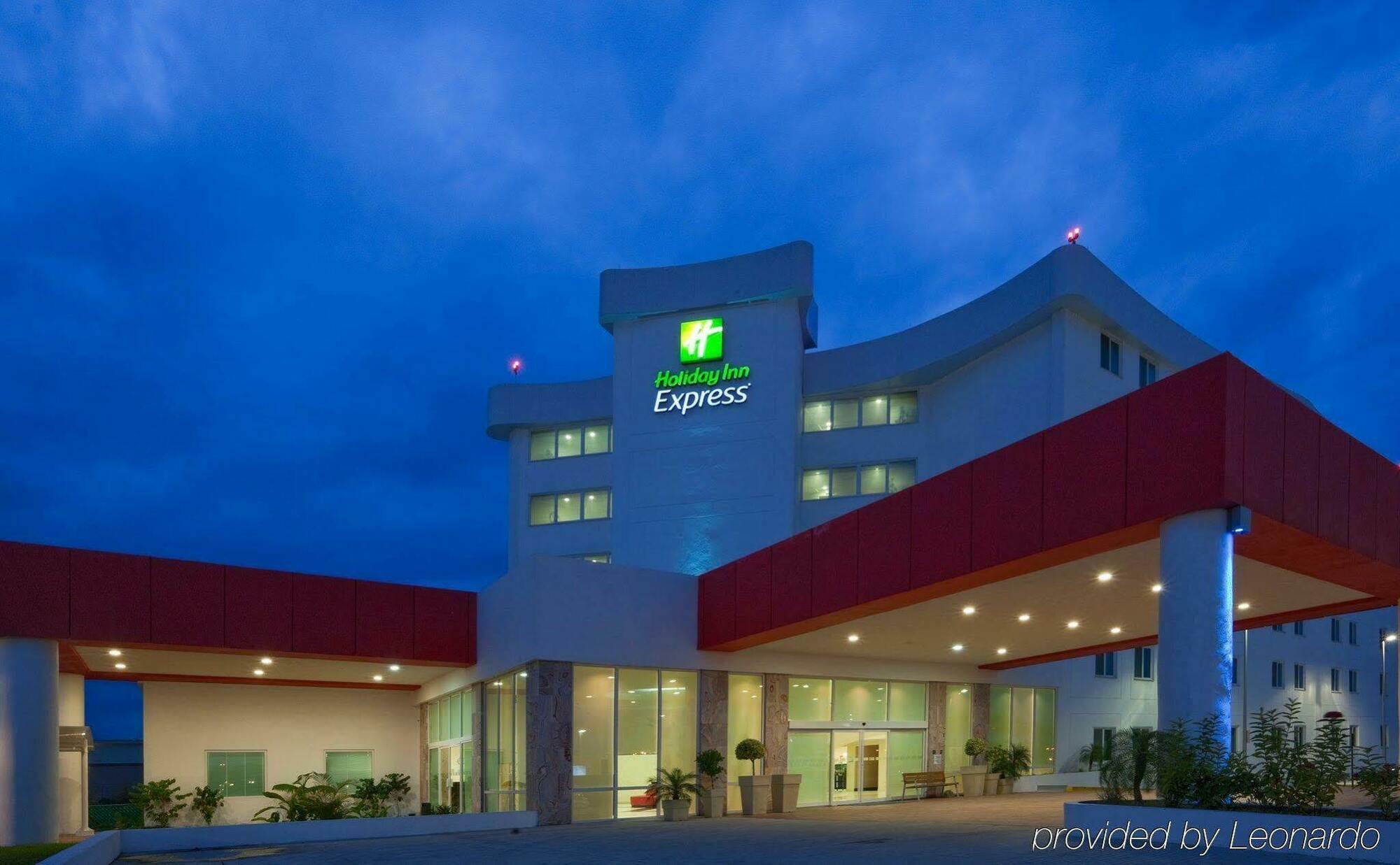 Holiday Inn Express Tapachula, An Ihg Hotel Exterior photo