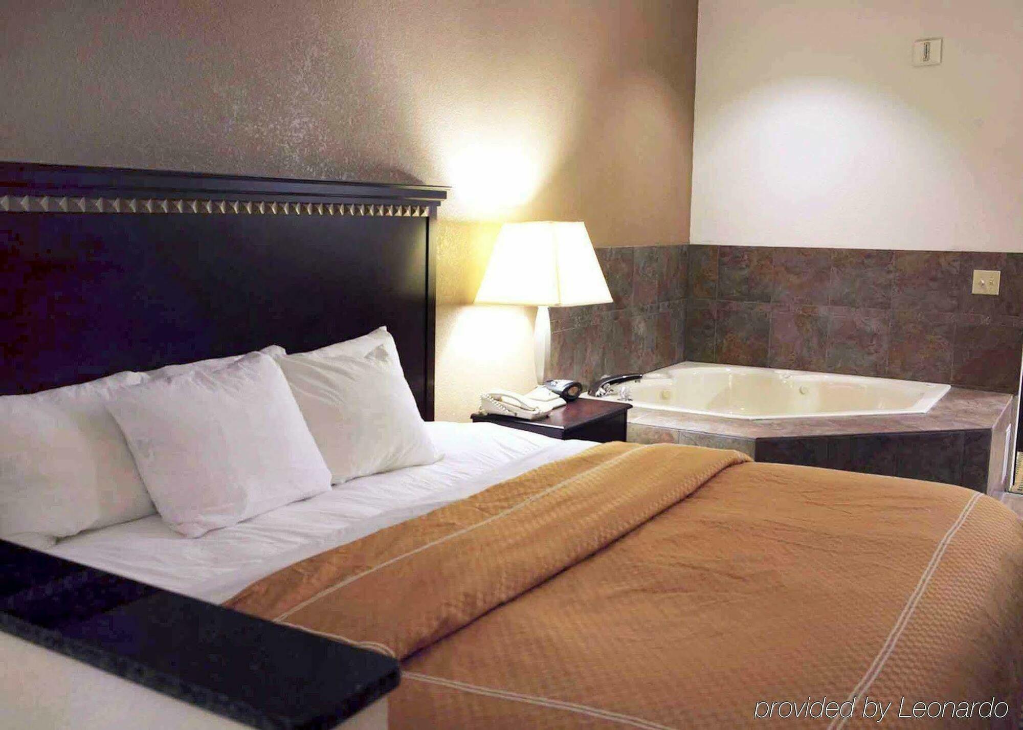 Quality Suites, Ft Worth Burleson Room photo