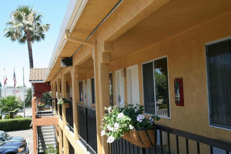 Econo Lodge Inn & Suites Lodi - Wine Country Area Exterior photo
