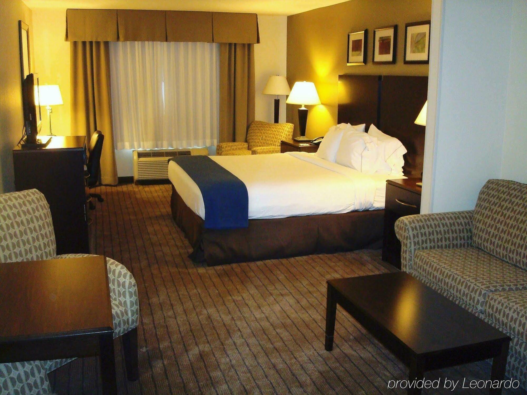 Holiday Inn Express & Suites Clovis Fresno Area, An Ihg Hotel Room photo