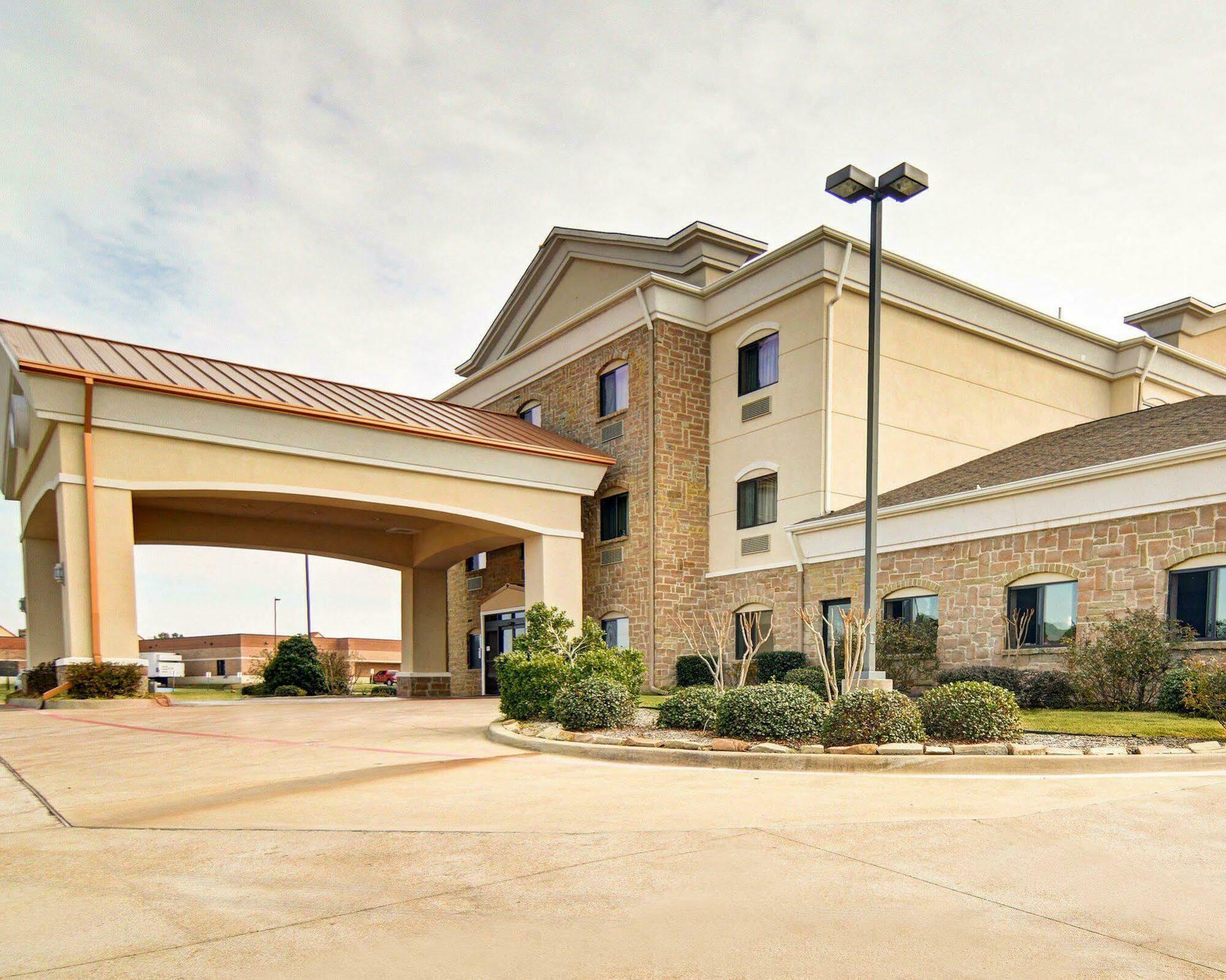 Comfort Suites Lindale Exterior photo