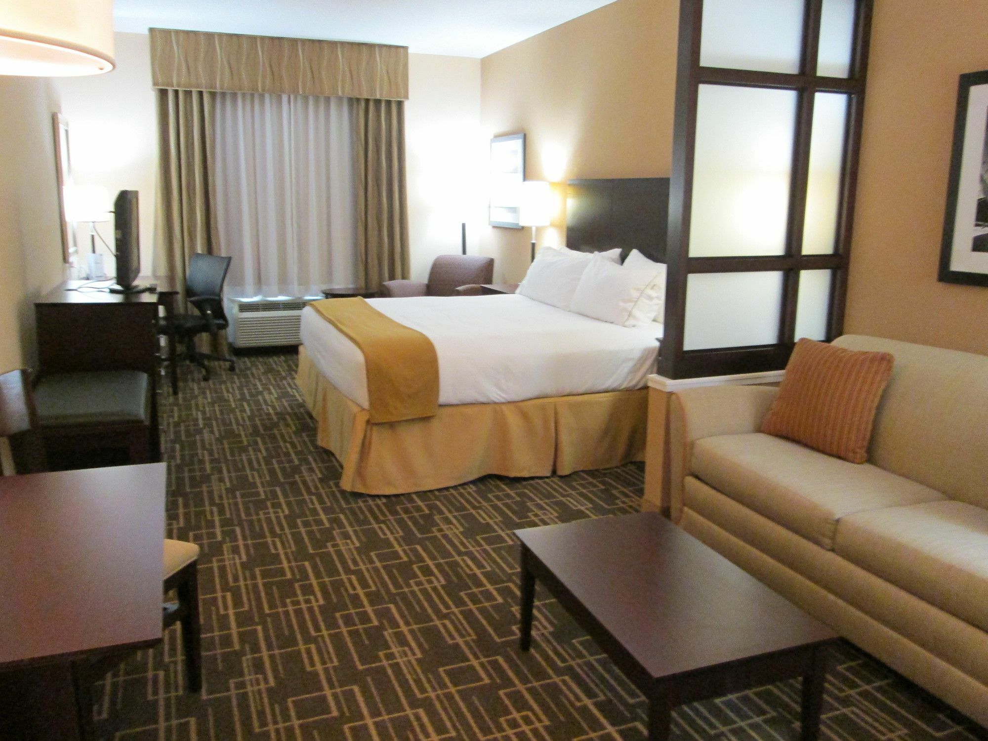 Holiday Inn Express Hotel & Suites Jackson Northeast, An Ihg Hotel Exterior photo